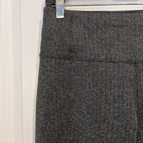 Athleta Delancey Herringbone Tight Leggings Women's Medium Gray Black A Chevrons - Picture 11 of 16